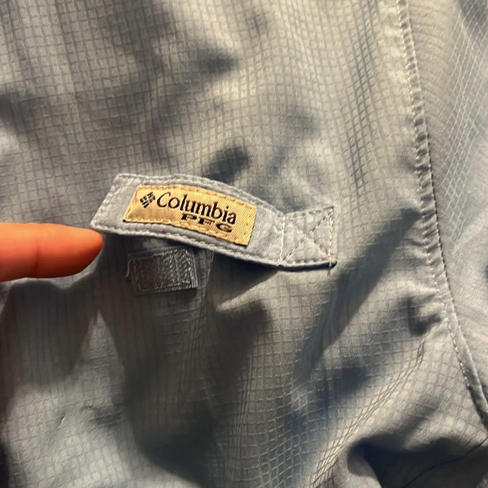 Columbia-PFG button down top - Picture 6 of 6